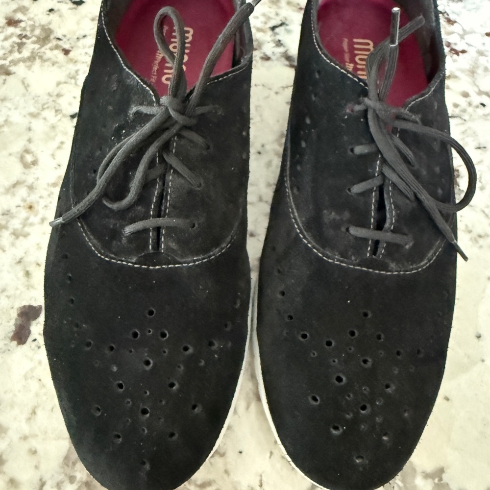 Munro Tie Up Suede Sneaker
